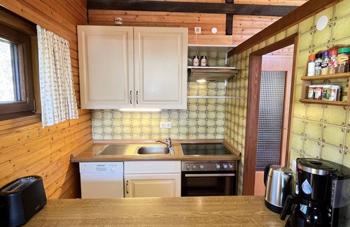 Bernau House | Inviting Private Villa for 6 with Pool and Pet-Friendly Amenities