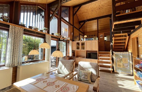 Bernau House | Inviting Private Villa for 6 with Pool and Pet-Friendly Amenities