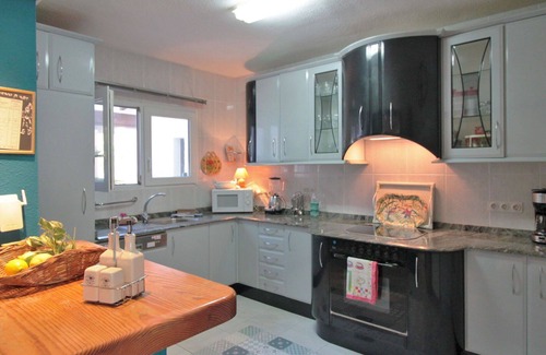 Bell Horizo House | Private Villa for 10 with Pool, WIFI, and Ocean View