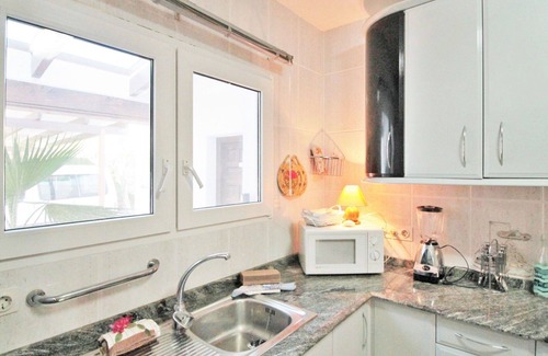 Bell Horizo House | Private Villa for 10 with Pool, WIFI, and Ocean View