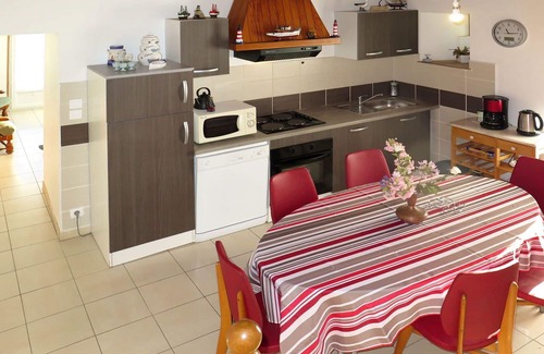 Pleubian House | Inviting Villa for 5 with Ocean View, Pets Welcome & WIFI