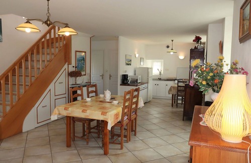 Ploemeur House | Inviting Private Villa for 4 with Ocean View & Pet Friendly