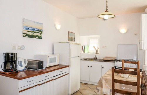 Ploemeur House | Inviting Private Villa for 4 with Ocean View & Pet Friendly