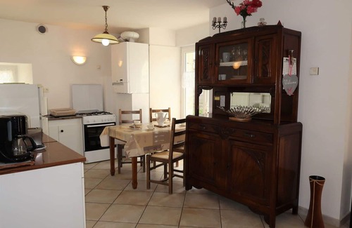 Ploemeur House | Inviting Private Villa for 4 with Ocean View & Pet Friendly