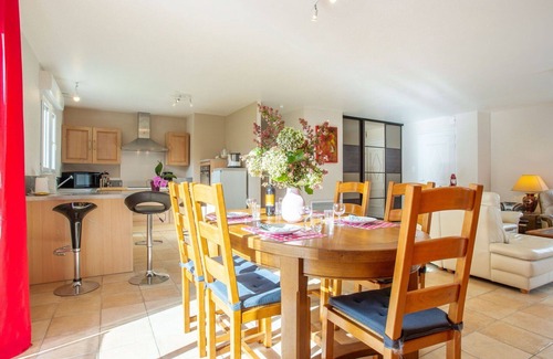 Portbail House | Stunning private villa for 4 people with WIFI, TV, terrace and pets allowed
