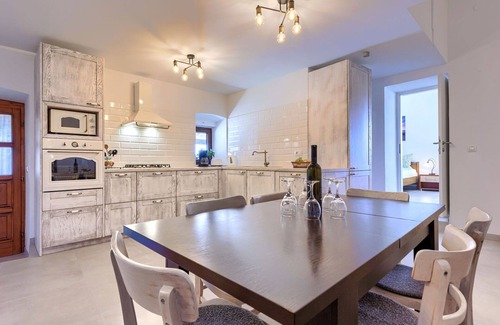 Jadreski House | Stunning private villa for 6 people with WIFI, private pool, A/C, TV, terrace and pets allowed