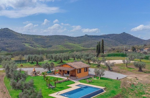 Panicale House | Idyllic Villa for 4 with Private Pool and Lake Views