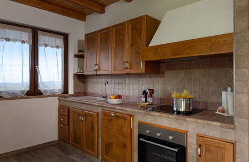Scansano House | Inviting Private Villa for 8 with Panoramic Views & Pets