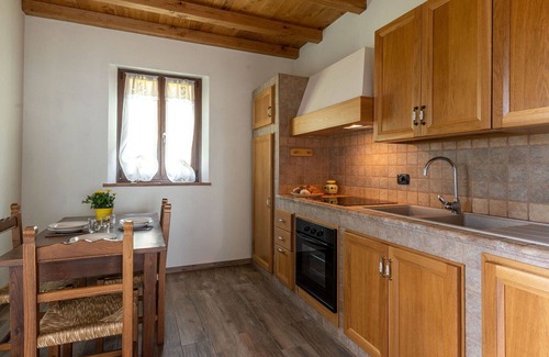 Scansano House | Inviting Private Villa for 8 with Panoramic Views & Pets