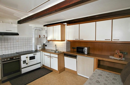 Hippach-Schwendberg Villa | Inviting Villa for 8 with Terrace, Kitchen & Parking