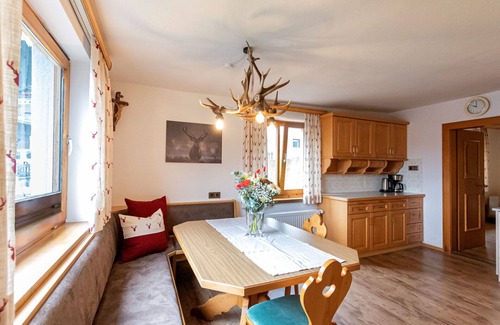 Kaprun House | Inviting Private Villa for 5 with Lake View & Pet Access