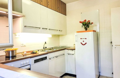 Ascona House | Stunning private villa for 5 guests with TV, patio and parking