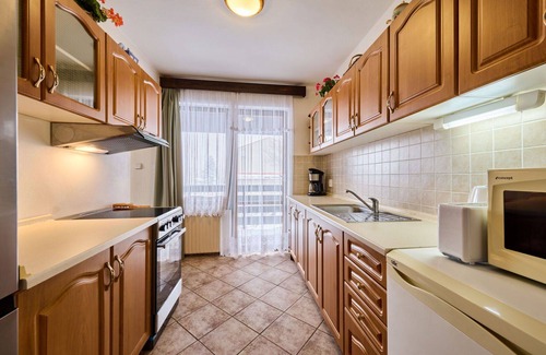 Svoboda nad Upou Villa | Inviting Private Villa for 15 with Pet-Friendly Amenities