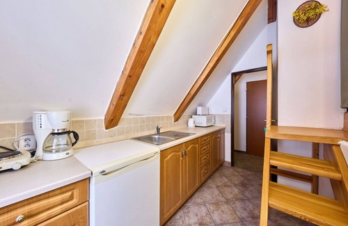 Svoboda nad Upou Villa | Inviting Private Villa for 15 with Pet-Friendly Amenities