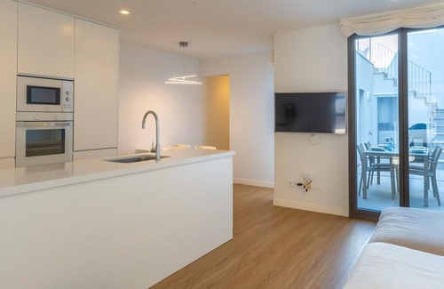 S'Illot-Cala Morlanda House | Cozy Oceanfront Villa for 4 with A/C and Relaxing Terrace