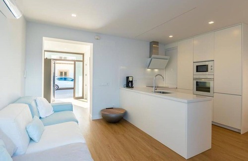 S'Illot-Cala Morlanda House | Cozy Oceanfront Villa for 4 with A/C and Relaxing Terrace
