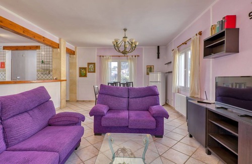 Urbanizacion La Mandarina House | Serene Villa Retreat with Private Pool and Ocean Views
