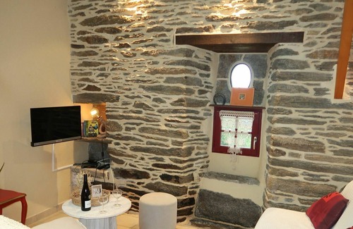 Ploumoguer Villa | Stunning private villa for 4 guests with WIFI, TV, terrace and parking