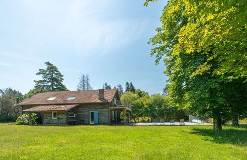 Saint-Julien-en-Born House | ```html
Spacious Private Villa with Pool & Oceanfront Views
```