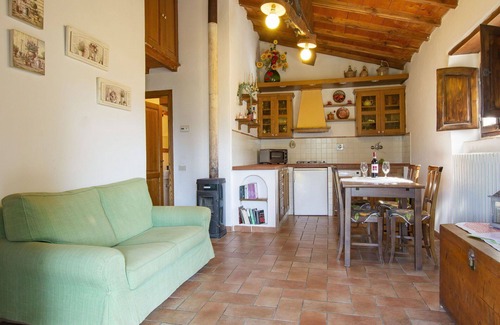 Dicomano House | Charming Private Villa with Pool, Pets Welcome & Lake View