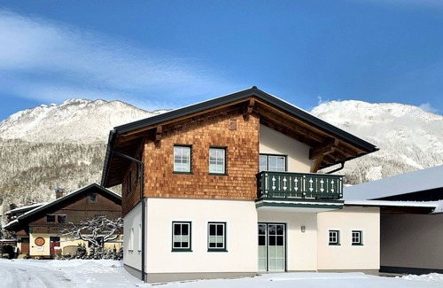 Weissenbach House | Cozy Villa for 8 with Free WIFI, Pets Welcome & Stunning Views