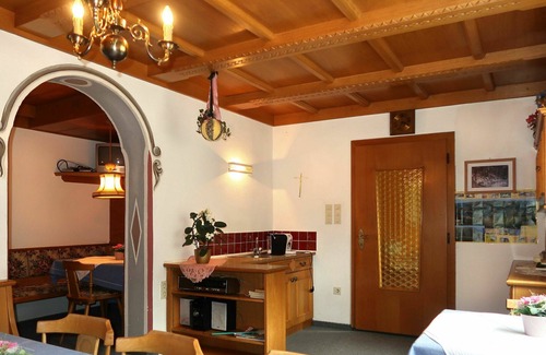 Pfunds House | Spacious Private Villa for 15 with WIFI & Family Amenities