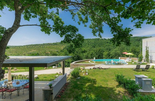 Momjan Villa | Inviting Private Villa with Pool, WIFI & Pet-Friendly Perks