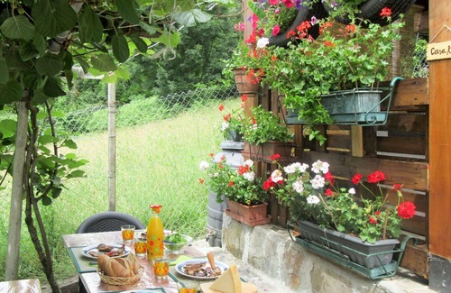 Cercino House | Stunning private villa for 6 people with A/C, TV, patio, pets allowed and parking