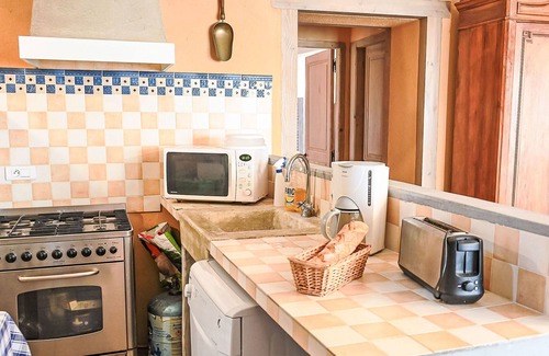 Blassac House | Cozy Private Villa for 6 with Terrace and Pet-Friendly Options