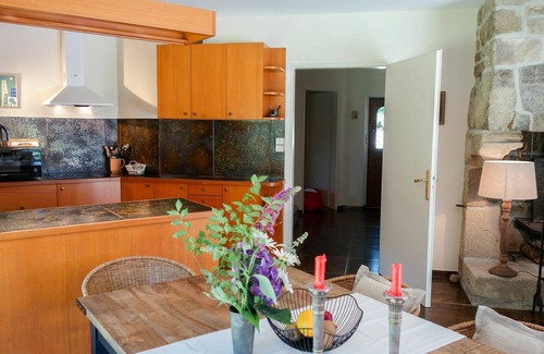Plouharnel House | Inviting Private Villa with Ocean View, WiFi & Terrace