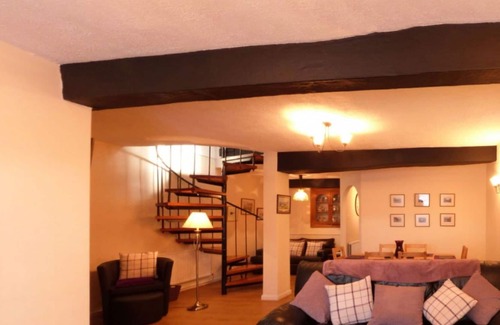 Dolgellau House | Stunning private villa for 6 people with WIFI and TV