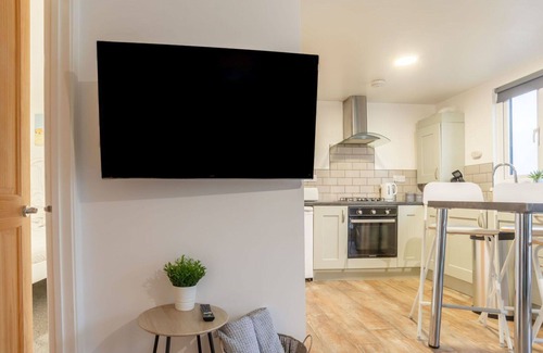 Helford Passage House | Private Villa for 4: WIFI, Pets Welcome & Scenic Views