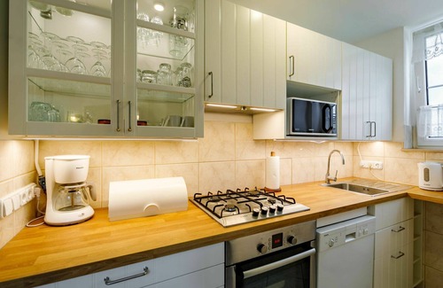 Fonyod House | Private Villa for 6: Pet-Friendly with Lake View & A/C