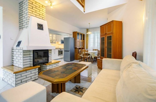 Fonyod House | Private Villa for 6: Pet-Friendly with Lake View & A/C