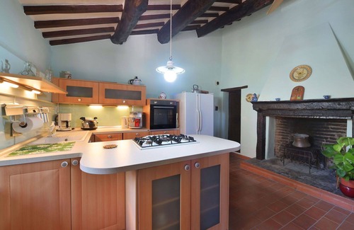 Paciano Villa | Private Villa with Pool, Hot Tub & Pet-Friendly Amenities