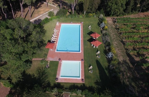 Palaia Villa | Stunning private villa for 22 guests with A/C, private pool, WIFI and terrace