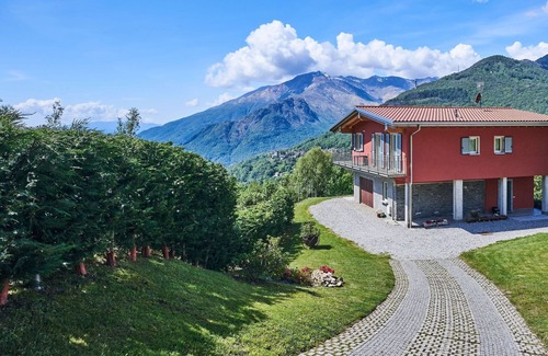 Domaso House | Inviting Villa for 8 with WiFi, Pets Welcome & Lake View