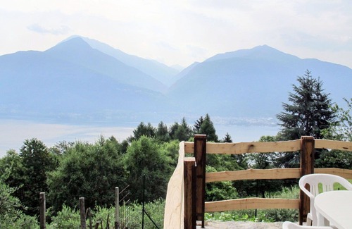 Cremia House | Cozy Private Villa for 4 with Lake View and Pet Friendly