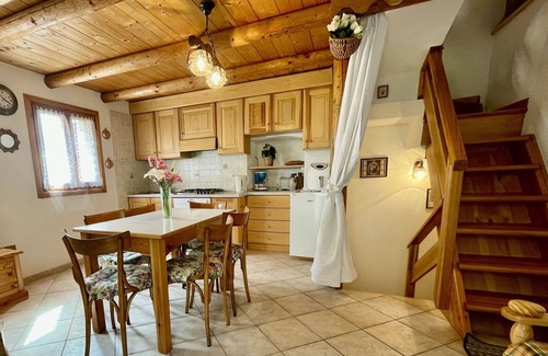 Verceia House | Private Villa for 3 with WIFI, Pets Welcome & Lake View