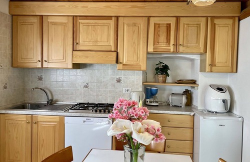Verceia House | Private Villa for 3 with WIFI, Pets Welcome & Lake View