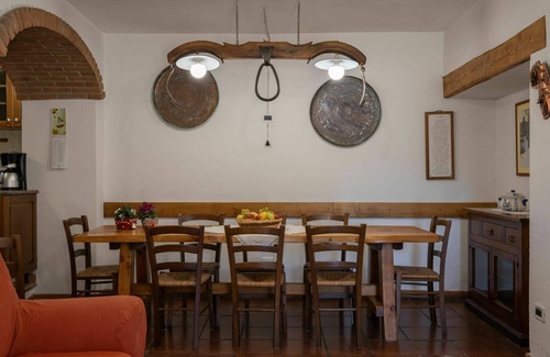 Vicchio House | Inviting Villa for 10 with Private Pool & Pet-Friendly Amenities