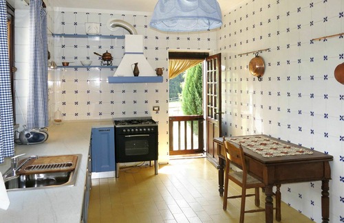 Zubiena House | Private Villa for 10 with Lake View, Pets Welcome & WIFI