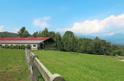 Zubiena House | Private Villa for 10 with Lake View, Pets Welcome & WIFI
