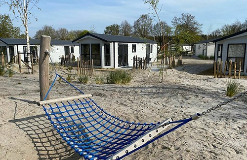 Biddinghuizen House | Discover Himmel Sky: Modern Stay with Kitchen Amenities