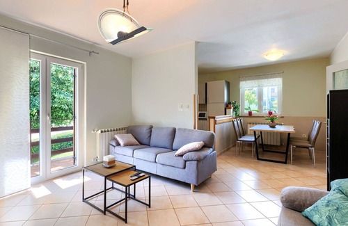 Pican House | Inviting Private Villa with Pool, Ocean View & Pet Friendly