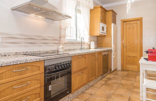 Rute House | Cozy Villa with Private Pool, Lake View & Pet-Friendly Perks