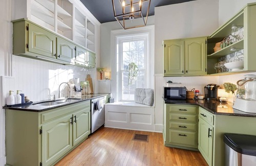 Shelbyville House | Premier Property with Pool, Pet-Friendly & Ocean Views