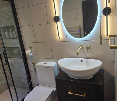 Walsall House | Stunning property with Summer house