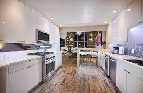 East Village House | Downtown Gaslamp Retreat: 4BR/3BA with Pool & Breakfast