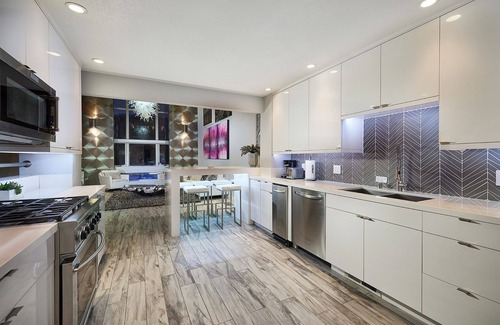 East Village House | Downtown Gaslamp Retreat: 4BR/3BA with Pool & Breakfast